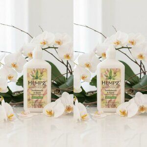 Hempz Sandalwood & Apple Herbal Body Moisturizer 17 oz_ 2 units